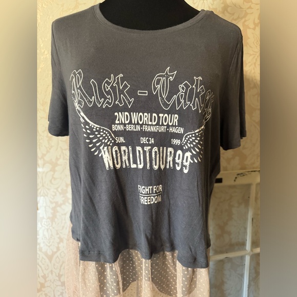 Super Cute Cloud Chaser Peplum Top With Asymmetric Pink Lace Skirt! - Picture 3 of 12